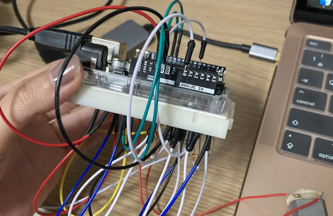 光に反応してカーテンを開閉するIoT機器の開発